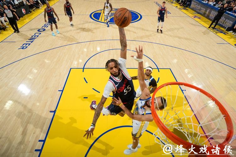 哈登12+6+16库里26分 快船险胜终结勇士3连胜 哈登12+6+16库里26分 快船险胜终结勇士3连胜